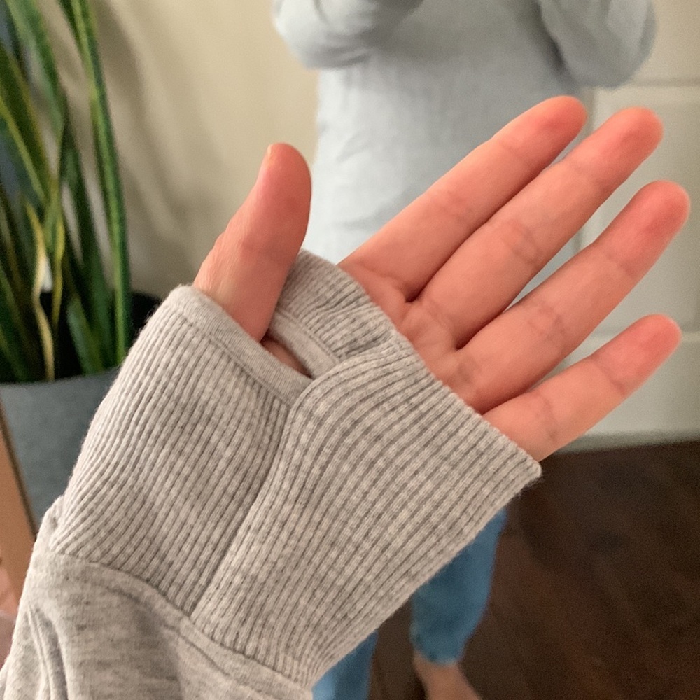 Manduka Crew neck Athletic Top. S - Picture 8 of 8